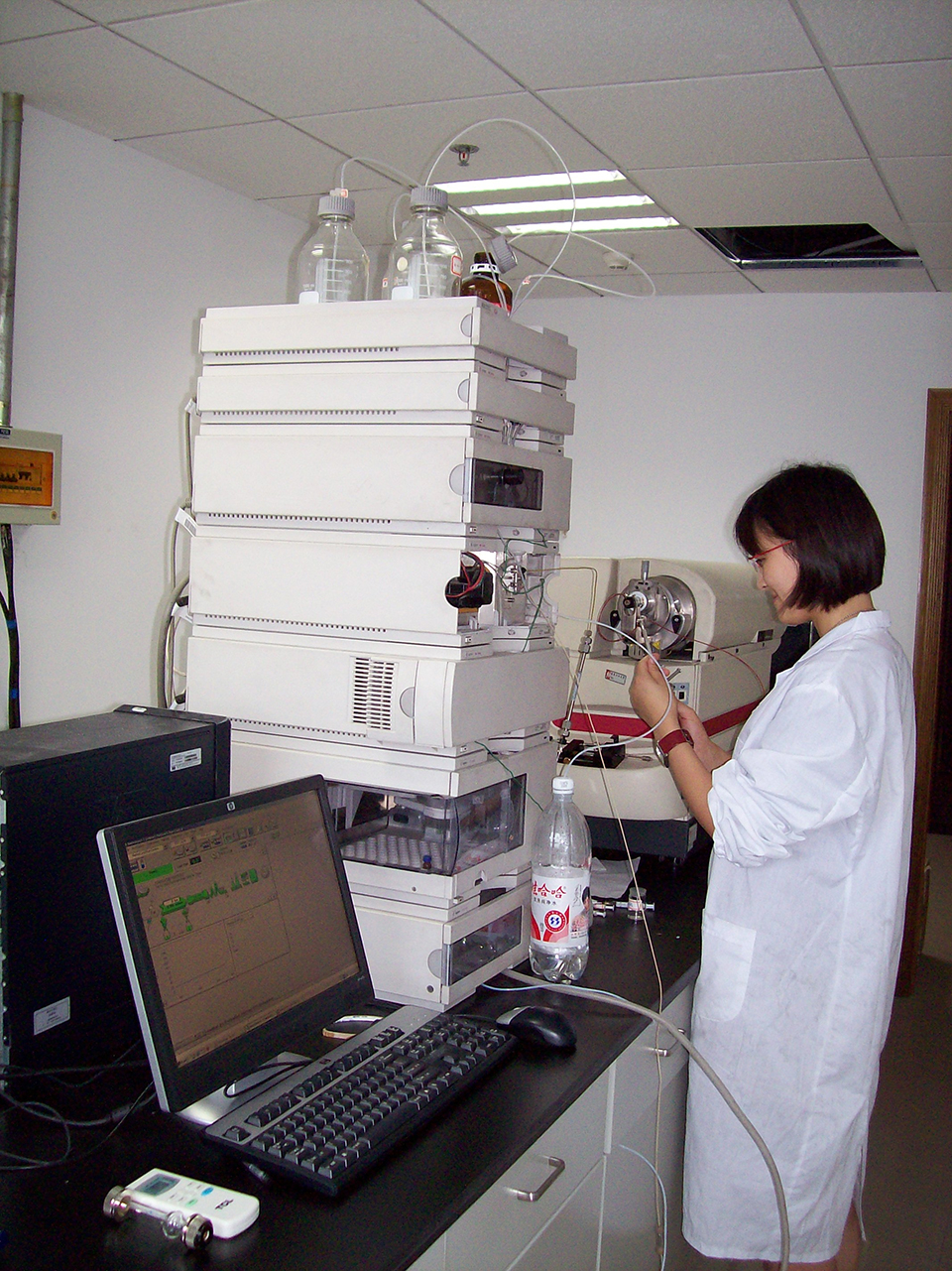 爱斯医药分析实验室2.JPG